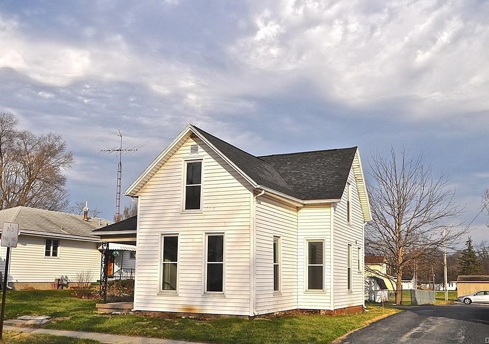 1st image of 822 E Main St