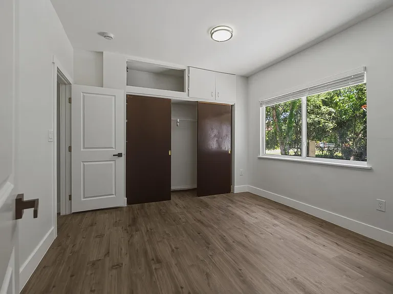 12980 NE 10th Ave — Photo 17