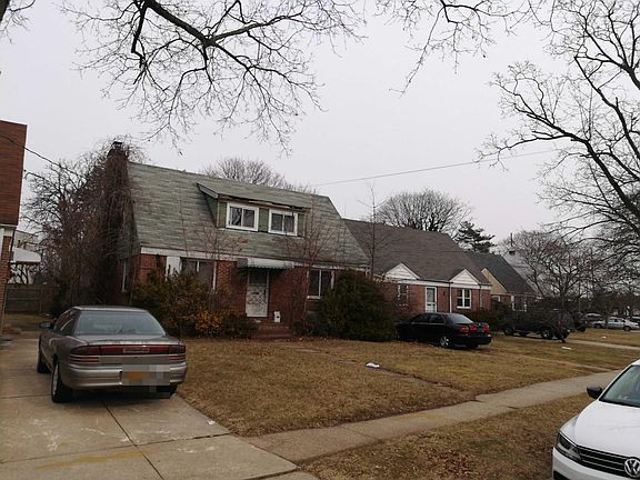 3rd image of 7635 Hewlett St