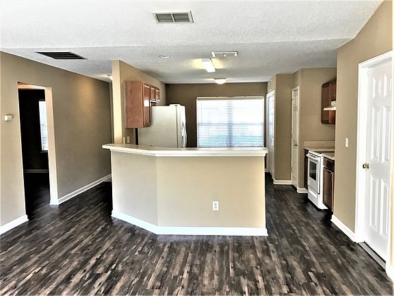 4th image of 11182 Lauren Oak Ln