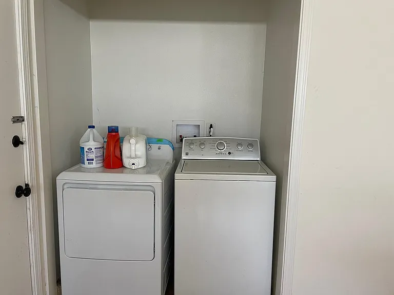 2506 E Athens Ave — Photo 18