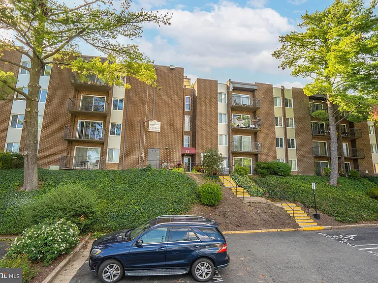 75 S Reynolds St #403 — Photo 2
