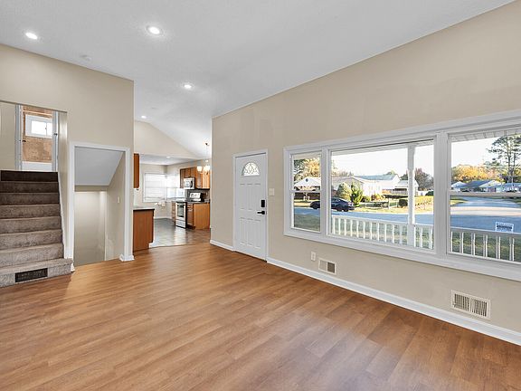 3rd image of 1604 Skyline Dr