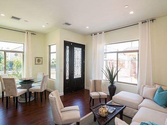 Living/Dinning area