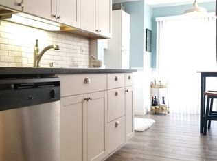 813 Valley Stream Dr APT D, Wheeling, IL 60090