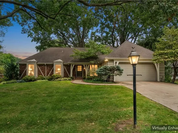 9312 Alhambra St, Prairie Village, KS 66207