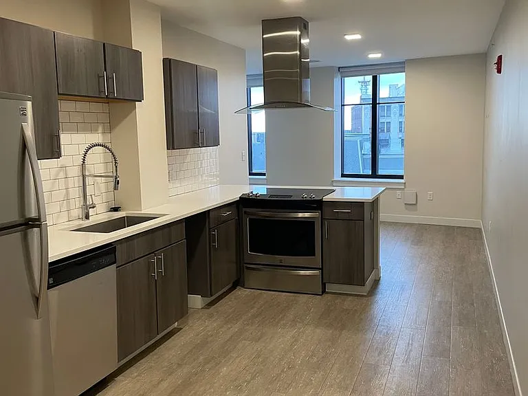 65 W Broad St — Photo 16