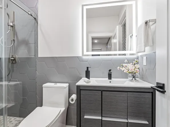 865 Summit Avenue image 18 of 38