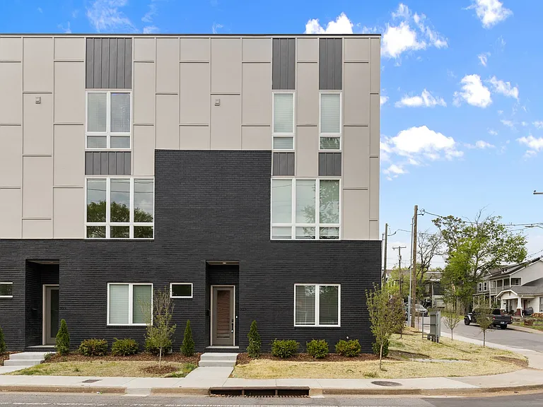 321 Douglas Ave — Photo 32