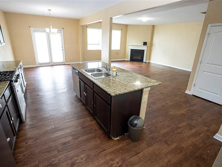 141 Westin Way — Photo 2