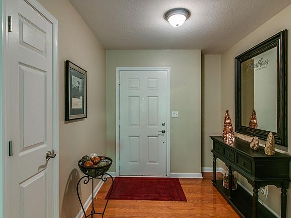 5th image of 3439 N Henderson Way