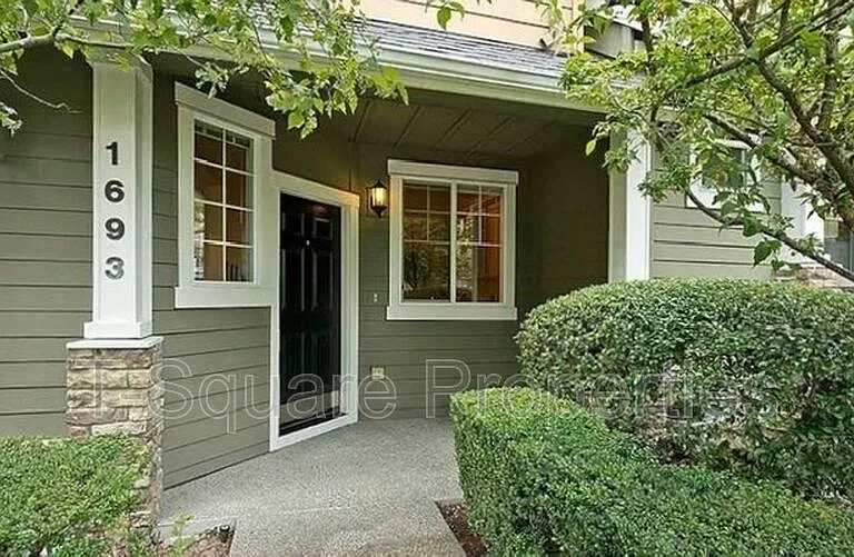 1693 NE Juneberry St — Photo 2