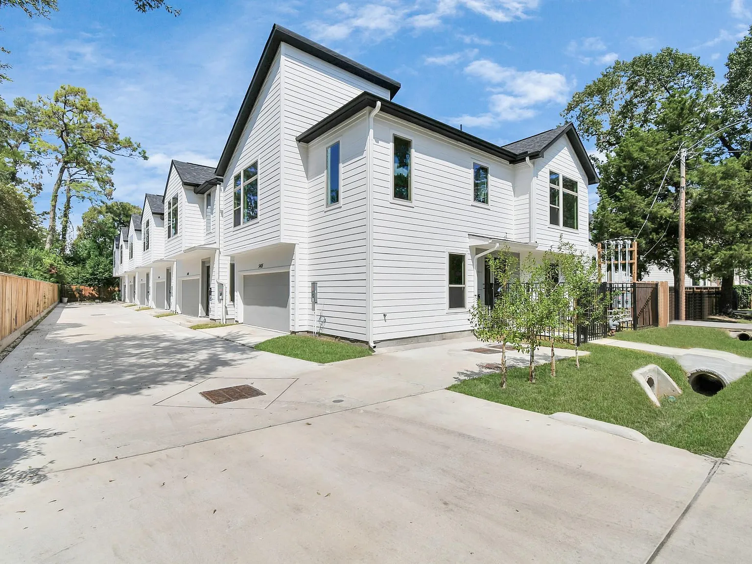 3 bed, 2.5 bath, 1806 sqft, $2,575 — Photo 4