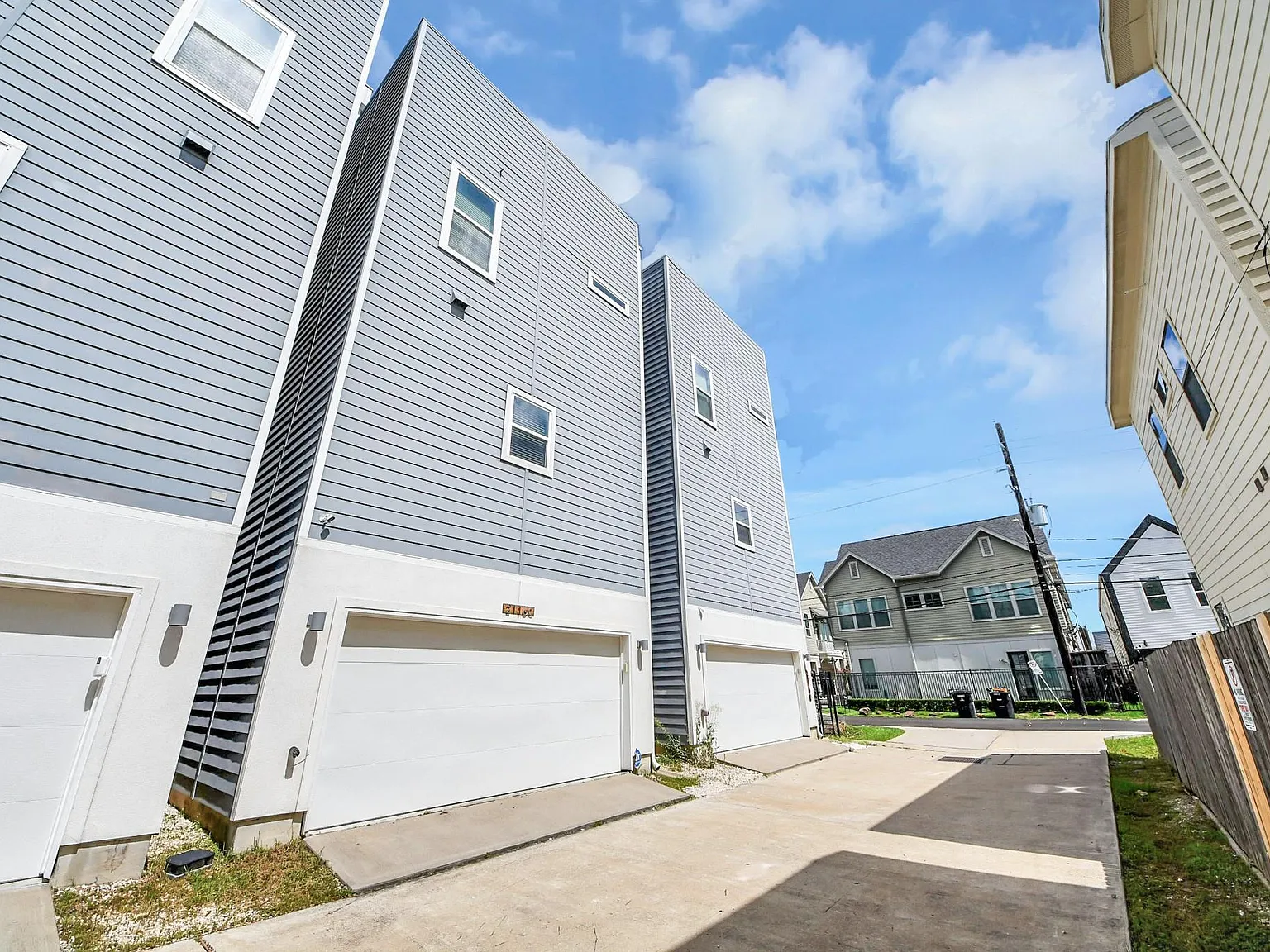 3 bed, 3.5 bath, 1718 sqft, $2,900 — Photo 3