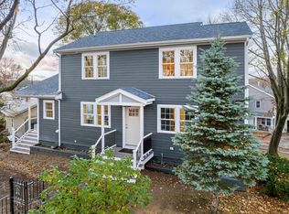 125 Lake Shore Dr, Weymouth, MA 02189