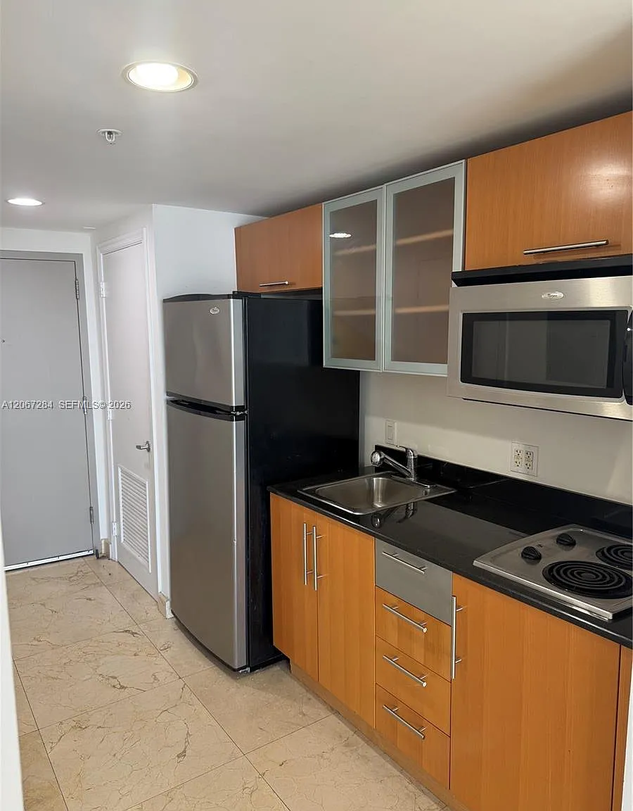 Opera Tower Condo — Photo 3