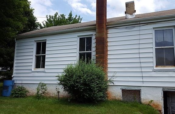 4th image of 4301 Palmer Ave NE