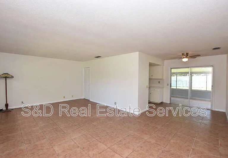 204 Chaucer Ln — Photo 7