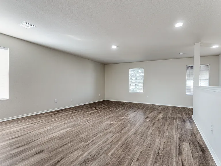 1145 Maplewood Ln — Photo 13