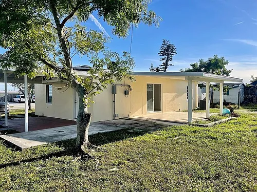22086 Beverly Ave Photo 1