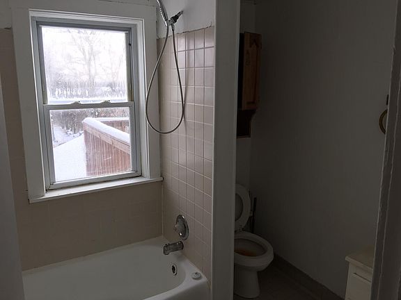 5th image of 27W387 Devon Ave