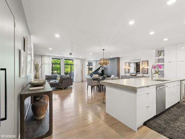 33 W Huron St APT 309, Chicago, IL 60654