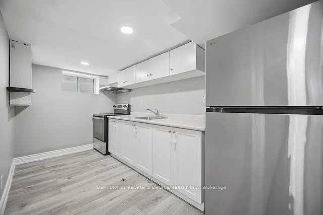 249 Burnhamthorpe Rd #-LOWER — Photo 8
