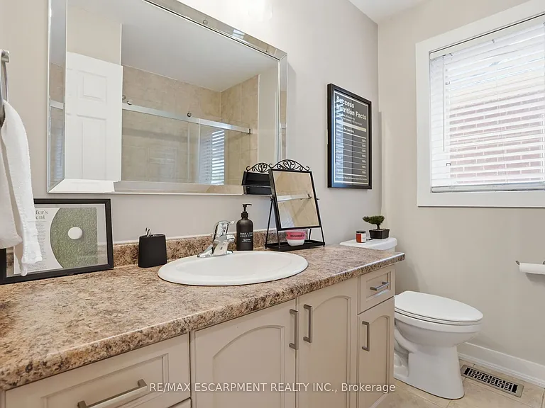 111 Greenstem Cres — Photo 28