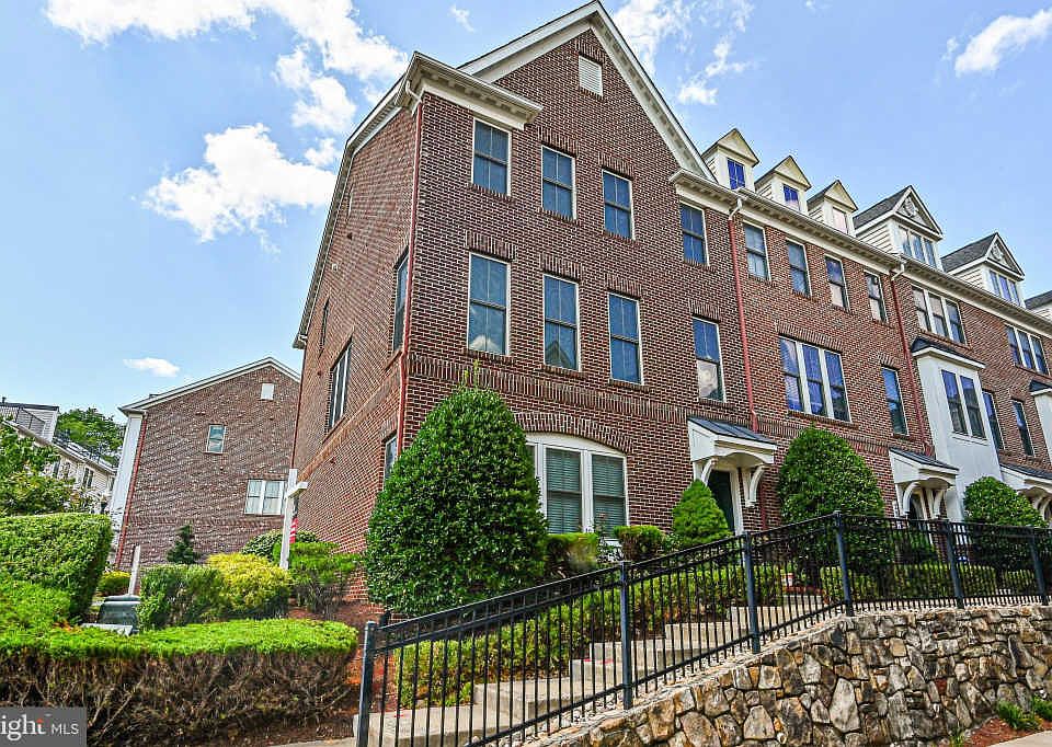 1st image of 2529 S Kenmore Ct