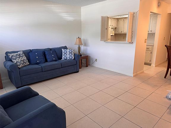 5th image of 170 Oakridge L #170