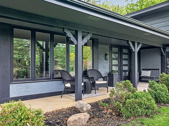 3rd image of 2841 Mayfield Rd