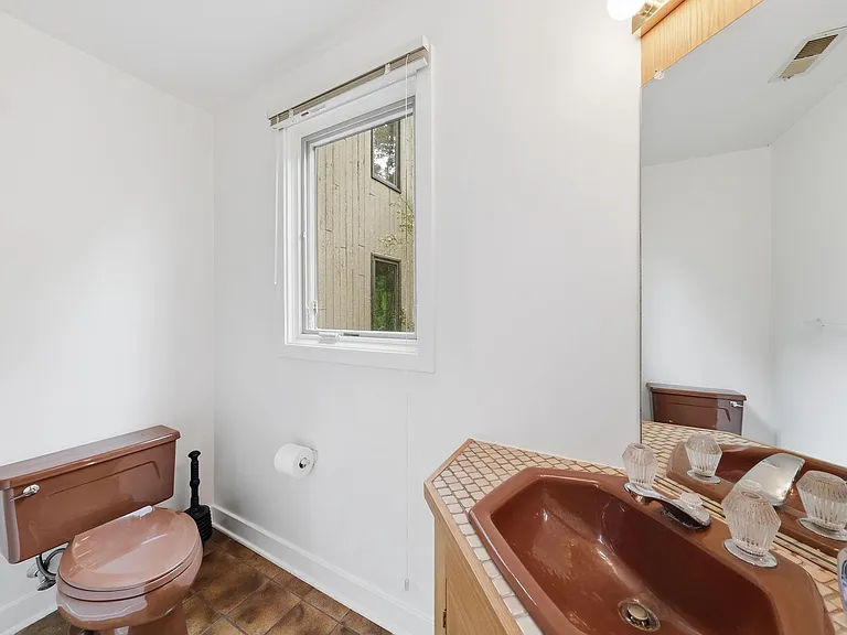 882 Coachway — Photo 5