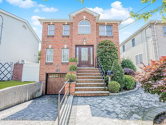 2nd image of 450 Pendale St