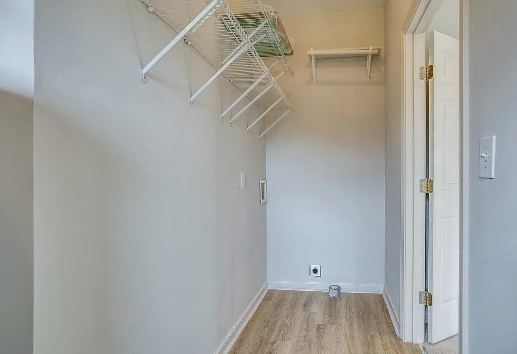 4424 Pratt Ln — Photo 3