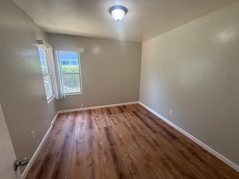 4265 Euclid Ave #4 — Photo 4