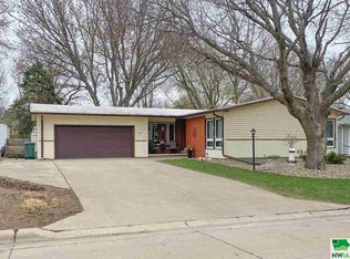 511 Iowa Ave SW, Orange City, IA 51041