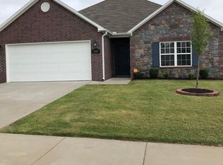 2608 Whispering Woods Ct, Lowell, AR 72745