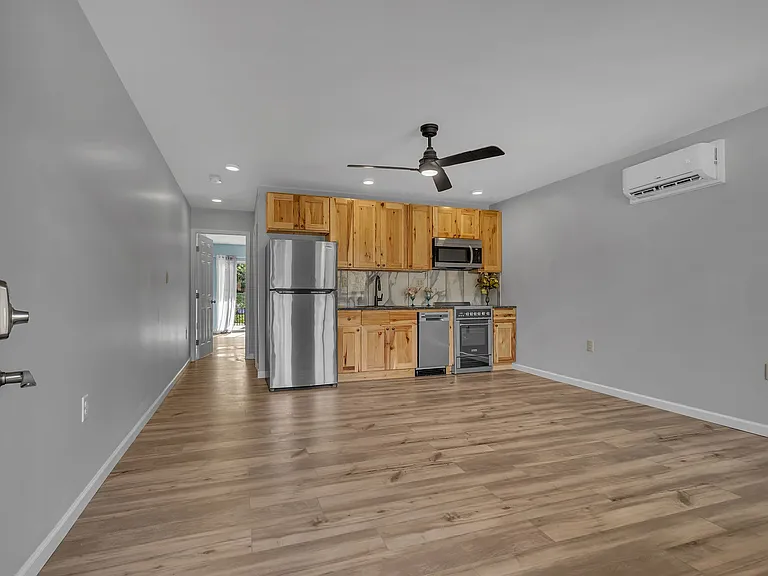 1406 Container Way — Photo 6