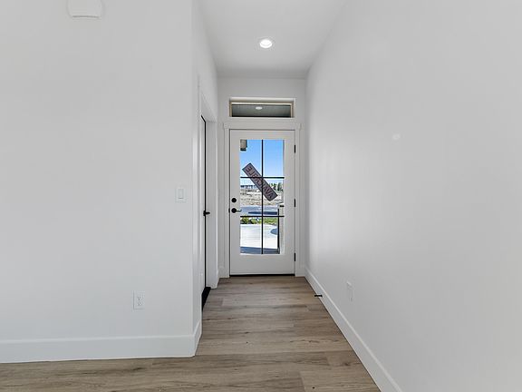 4th image of 10562 Clearwater Dr