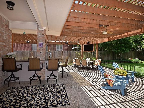 Enjoy summer even more with this incredible Pergola and Outdoor Kitchen!