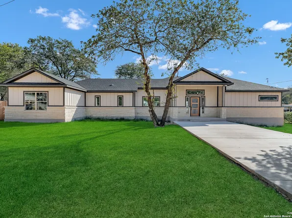 23048 Hilltop Peaks, Elmendorf, TX 78112