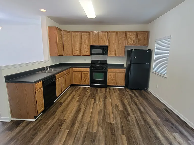 2840 Barrymore St #104 — Photo 2