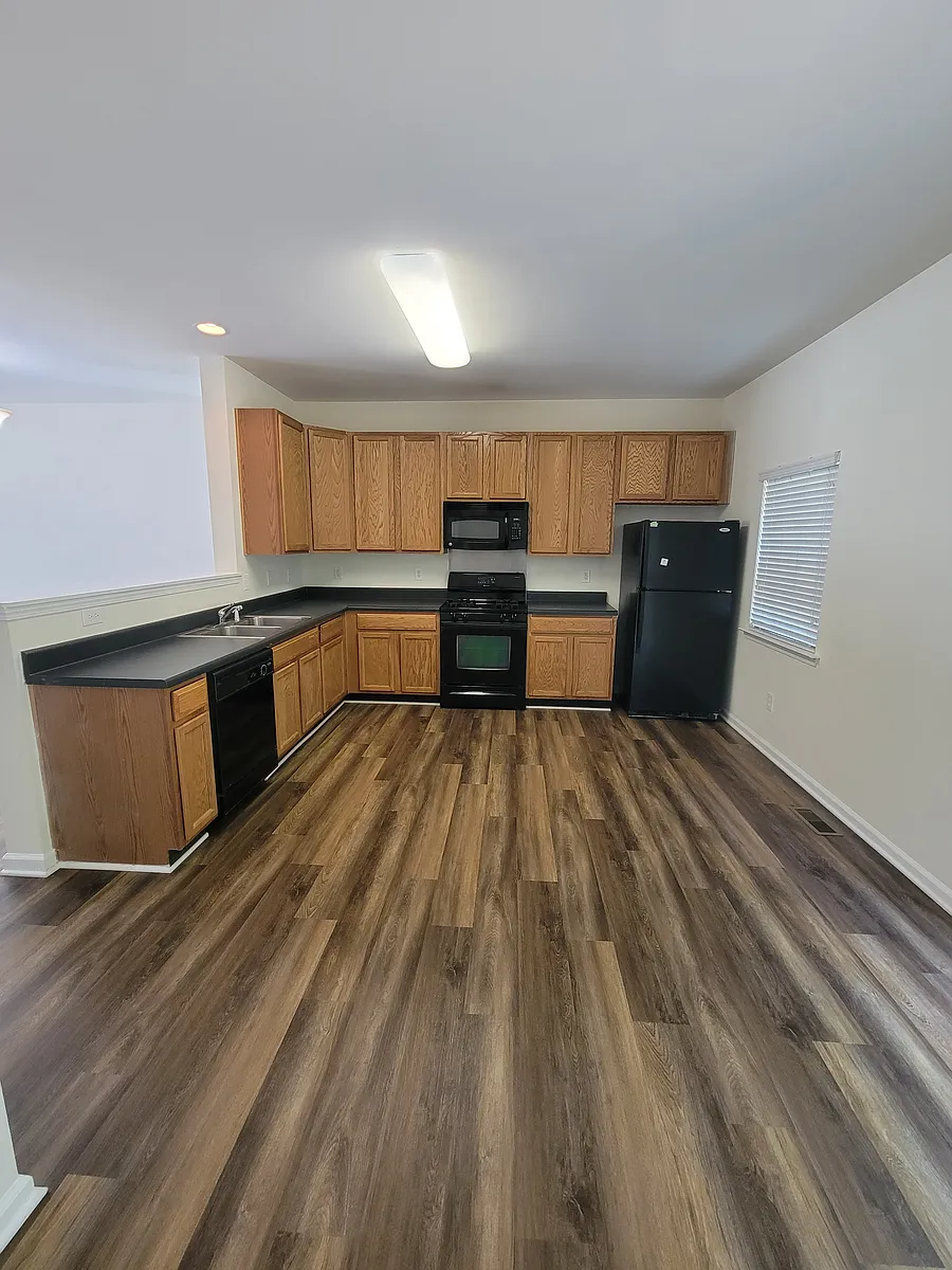 Building Photo - 2840 Barrymore St #104