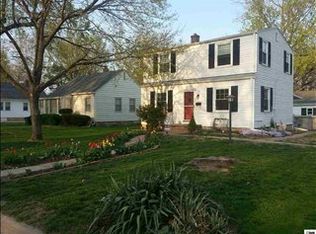 924 SW Hedgewood Ave, Topeka, KS 66606