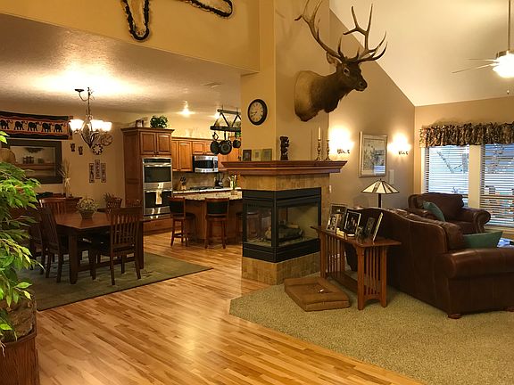 Great room, 3 way fireplace