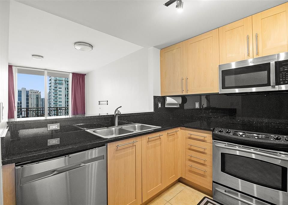 1st image of 511 SE 5th Ave APT 2120