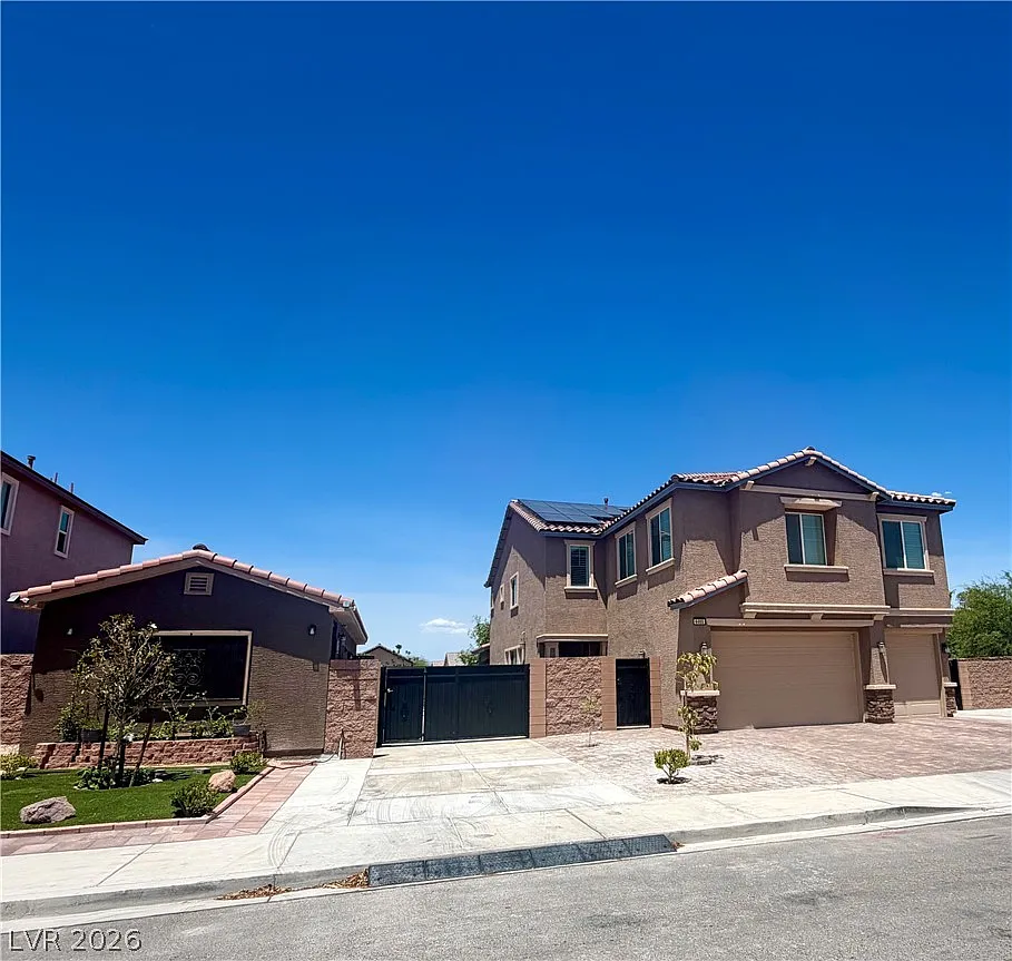 5 bed, 3.0 bath, 3205 sqft, $3,500 — Photo 2