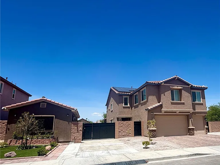 6460 W Diablo Dr — Photo 1