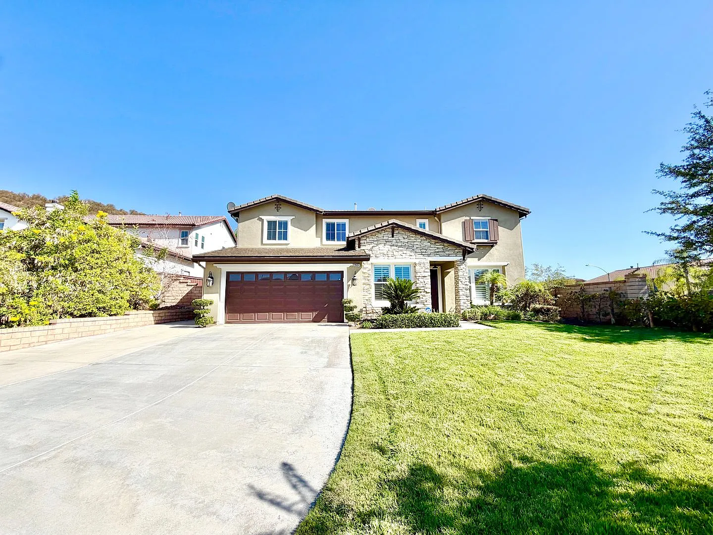 Stunning 5 Bedroom Cul-de-Sac Pool Home With Included Solar, 4-Car Tandem Garage & Private Balcony! — Photo 1