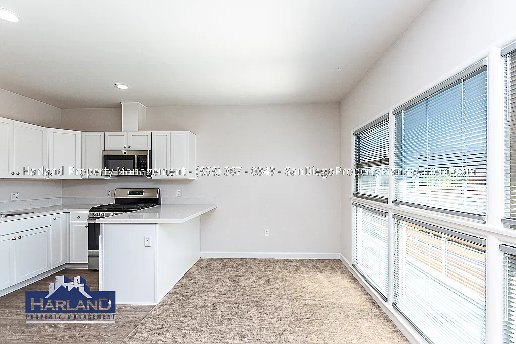 1012-1026B A Avenue - 1018A — Photo 2